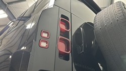 2023 (23) LAND ROVER DEFENDER 3.0 D300 X-Dynamic HSE 110 5dr Auto 5816468