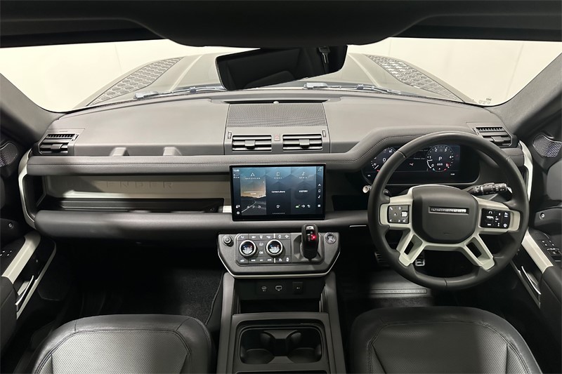 2023 (23) LAND ROVER DEFENDER 3.0 D300 X-Dynamic HSE 110 5dr Auto 5816428