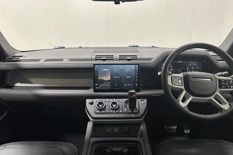 2023 (23) LAND ROVER DEFENDER 3.0 D300 X-Dynamic HSE 110 5dr Auto 5816429