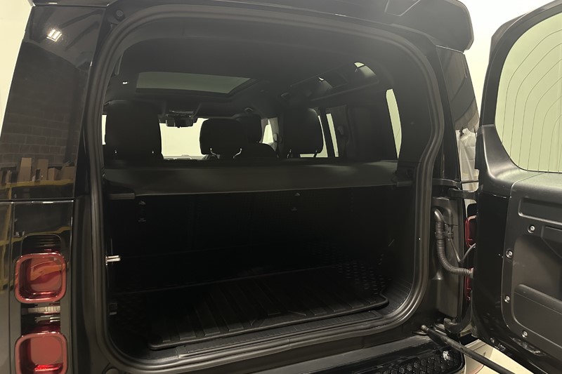 2023 (23) LAND ROVER DEFENDER 3.0 D300 X-Dynamic HSE 110 5dr Auto 5816467