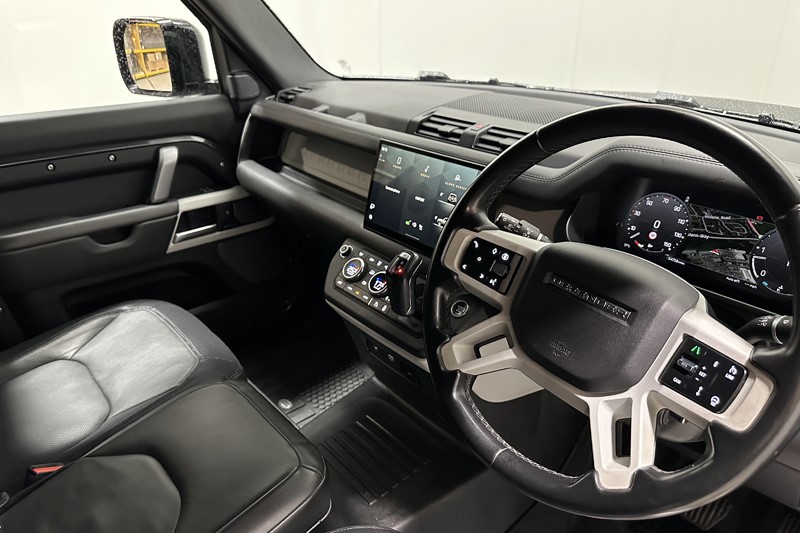 2024 (73) LAND ROVER COMMERCIAL DEFENDER 3.0 D300 Hard Top X-Dynamic HSE Auto [3 Seat] 5774464