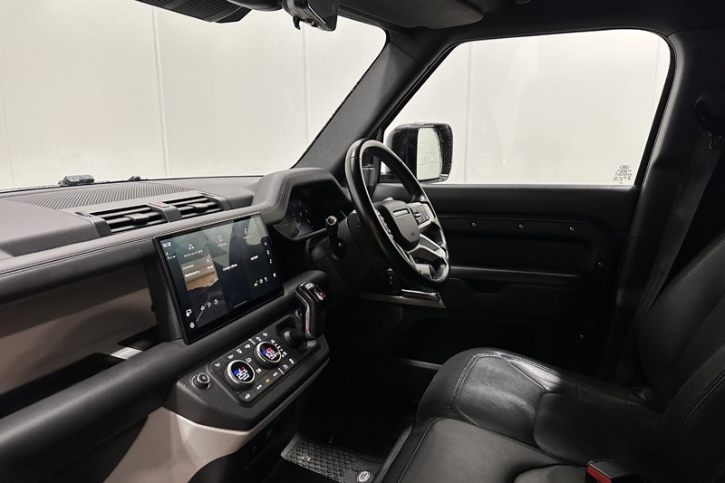 2024 (73) LAND ROVER COMMERCIAL DEFENDER 3.0 D300 Hard Top X-Dynamic HSE Auto [3 Seat] 5774492