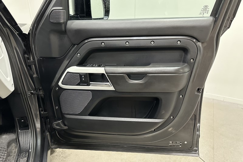 2024 (73) LAND ROVER COMMERCIAL DEFENDER 3.0 D300 Hard Top X-Dynamic HSE Auto [3 Seat] 5774466
