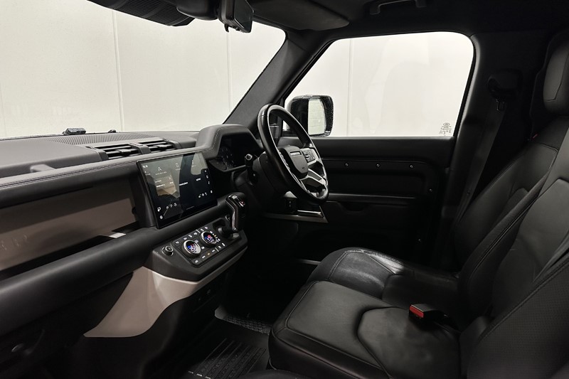 2024 (73) LAND ROVER COMMERCIAL DEFENDER 3.0 D300 Hard Top X-Dynamic HSE Auto [3 Seat] 5774491