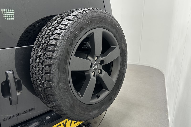 2024 (73) LAND ROVER COMMERCIAL DEFENDER 3.0 D300 Hard Top X-Dynamic HSE Auto [3 Seat] 5774498