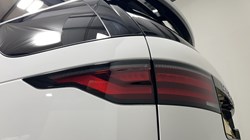 2023 (73) LAND ROVER DISCOVERY 3.0 D300 S 5dr Auto 5822300