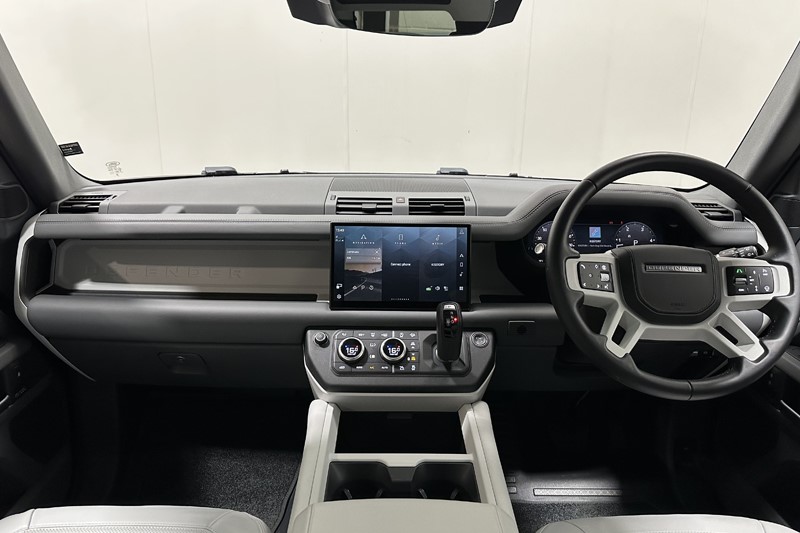 2025 (25) LAND ROVER DEFENDER 3.0 D250 X-Dynamic HSE 90 3dr Auto 5790776