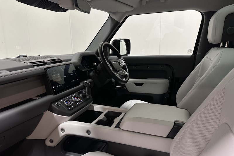 2025 (25) LAND ROVER DEFENDER 3.0 D250 X-Dynamic HSE 90 3dr Auto 5790805