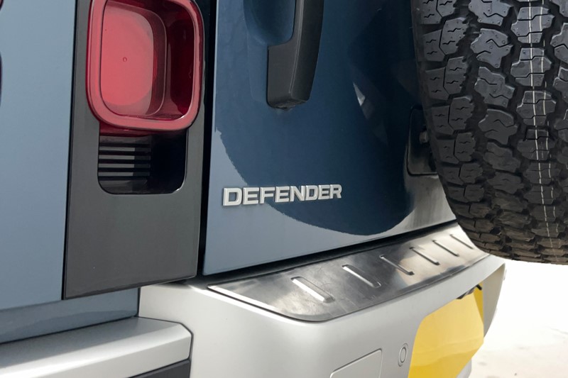 2023 (73) LAND ROVER COMMERCIAL DEFENDER 3.0 D250 Hard Top Auto [3 Seat] 5797648