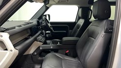 2021 (21) LAND ROVER DEFENDER 3.0 D250 SE 90 3dr Auto 5822325