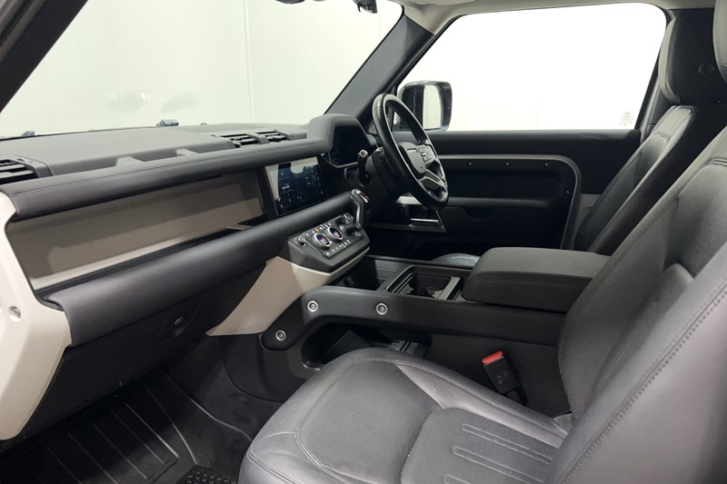 2021 (21) LAND ROVER DEFENDER 3.0 D250 SE 90 3dr Auto 5822357