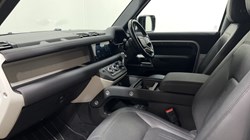 2021 (21) LAND ROVER DEFENDER 3.0 D250 SE 90 3dr Auto 5822357