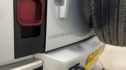 2021 (21) LAND ROVER DEFENDER 3.0 D250 SE 90 3dr Auto 5822367