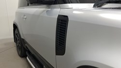 2021 (21) LAND ROVER DEFENDER 3.0 D250 SE 90 3dr Auto 5822373