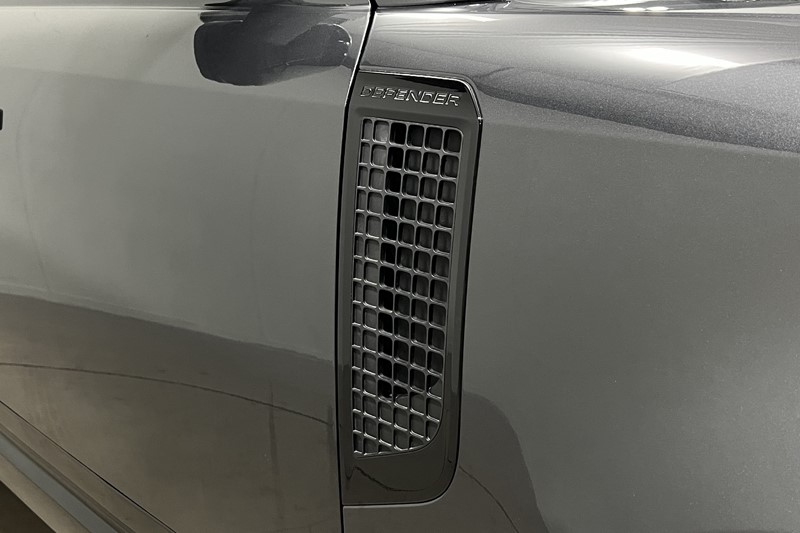2025 (25) LAND ROVER DEFENDER 2.0 P300e X-Dynamic SE 110 5dr Auto 5827865