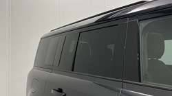 2025 (25) LAND ROVER DEFENDER 2.0 P300e X-Dynamic SE 110 5dr Auto 5827875