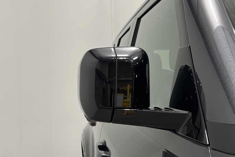 2025 (25) LAND ROVER DEFENDER 2.0 P300e X-Dynamic SE 110 5dr Auto 5827854