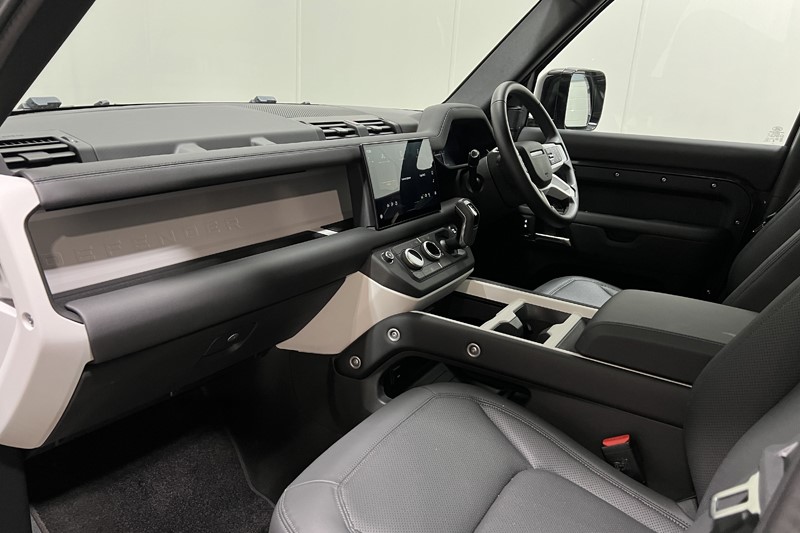 2025 (25) LAND ROVER DEFENDER 2.0 P300e X-Dynamic SE 110 5dr Auto 5827844