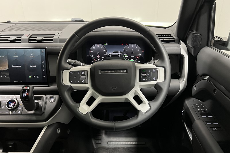 2025 (25) LAND ROVER DEFENDER 2.0 P300e X-Dynamic SE 110 5dr Auto 5827872