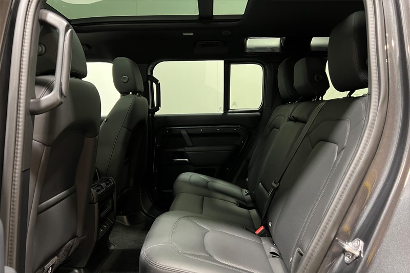 2025 (25) LAND ROVER DEFENDER 2.0 P300e X-Dynamic SE 110 5dr Auto 5827833
