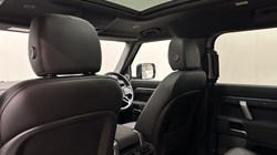 2023 (23) LAND ROVER DEFENDER 3.0 D250 X-Dynamic SE 110 5dr Auto 5818112