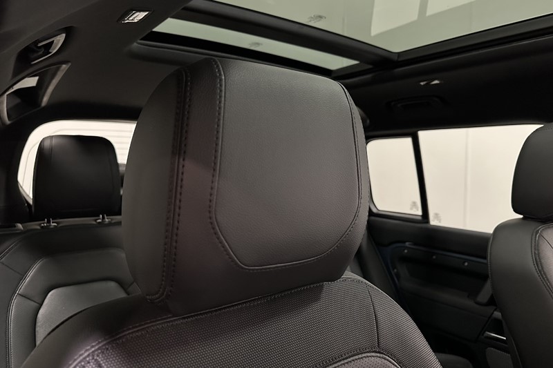 2023 (23) LAND ROVER DEFENDER 3.0 D250 X-Dynamic SE 110 5dr Auto 5818090
