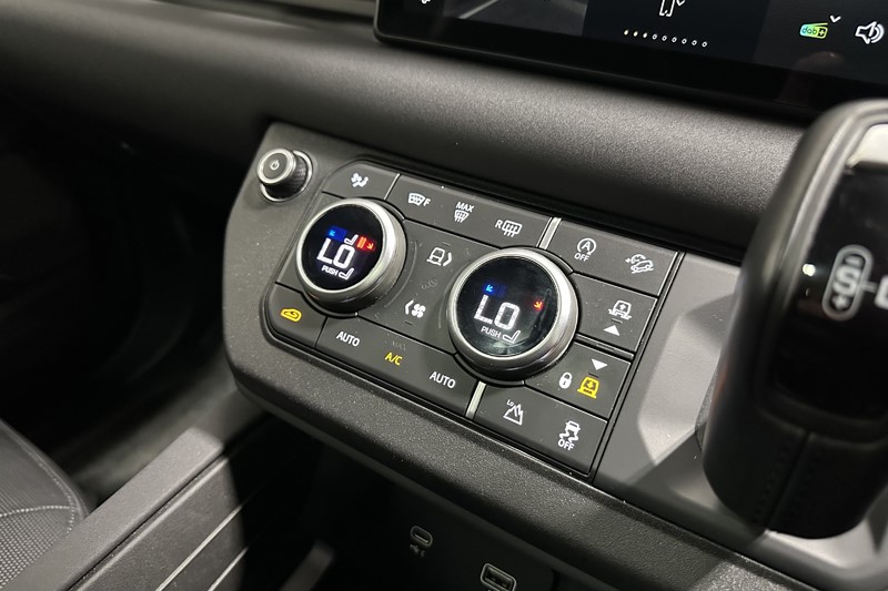 2023 (23) LAND ROVER DEFENDER 3.0 D250 X-Dynamic SE 110 5dr Auto 5818096