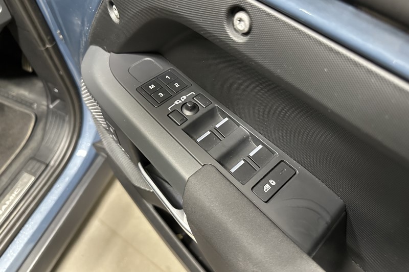 2023 (23) LAND ROVER DEFENDER 3.0 D250 X-Dynamic SE 110 5dr Auto 5818085