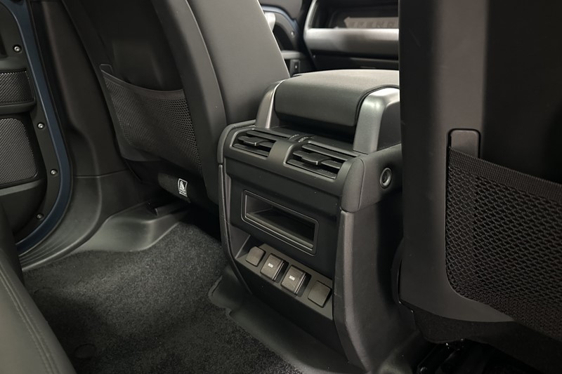 2023 (23) LAND ROVER DEFENDER 3.0 D250 X-Dynamic SE 110 5dr Auto 5818082