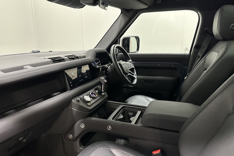 2023 (23) LAND ROVER DEFENDER 3.0 D250 X-Dynamic SE 110 5dr Auto 5818110