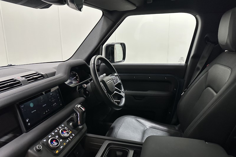 2023 (23) LAND ROVER DEFENDER 3.0 D250 X-Dynamic SE 110 5dr Auto 5818111
