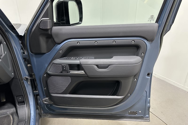2023 (23) LAND ROVER DEFENDER 3.0 D250 X-Dynamic SE 110 5dr Auto 5818083