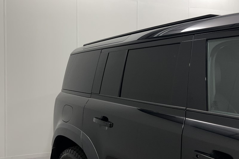 2023 (23) LAND ROVER COMMERCIAL DEFENDER 3.0 D250 Hard Top SE Auto 5881932