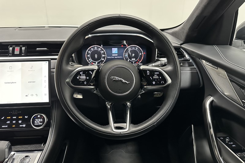 2024 (74) JAGUAR F-PACE 2.0 D200 R-Dynamic HSE Black 5dr Auto AWD 5843939