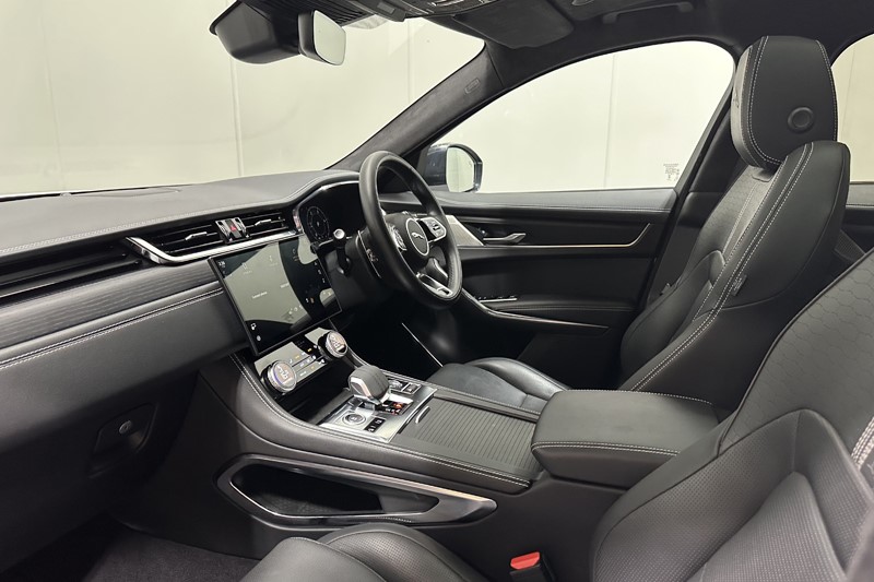 2024 (74) JAGUAR F-PACE 2.0 D200 R-Dynamic HSE Black 5dr Auto AWD 5843965