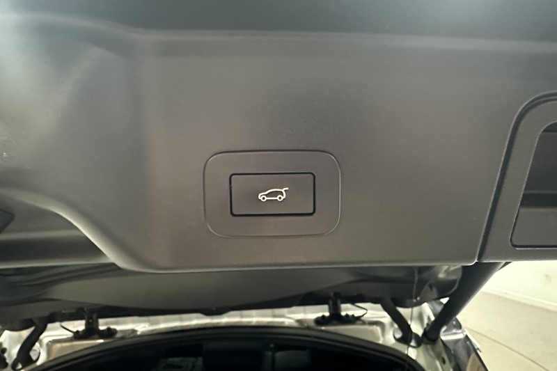 2023 (23) LAND ROVER RANGE ROVER EVOQUE 1.5 P300e R-Dynamic SE 5dr Auto 5867161