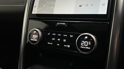 2022 (22) LAND ROVER DISCOVERY 3.0 D300 R-Dynamic HSE 5dr Auto 5853281