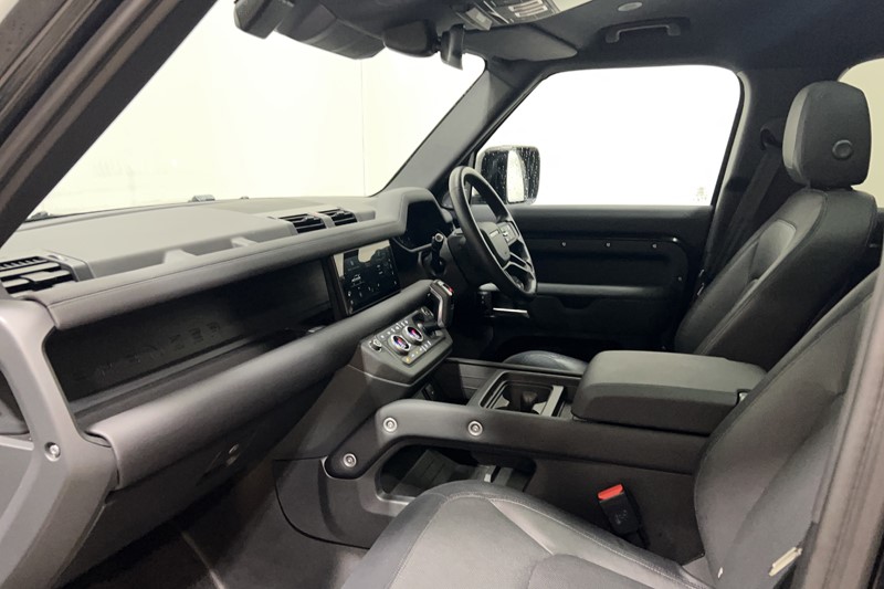 2023 (73) LAND ROVER DEFENDER 3.0 D250 X-Dynamic SE 110 5dr Auto 5839620