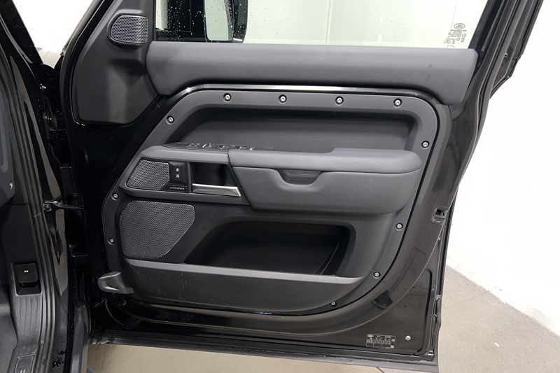 2023 (73) LAND ROVER DEFENDER 3.0 D250 X-Dynamic SE 110 5dr Auto 5839596
