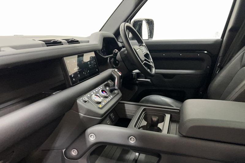 2023 (73) LAND ROVER DEFENDER 3.0 D250 X-Dynamic SE 110 5dr Auto 5839621