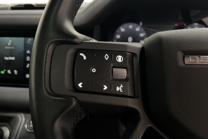 2023 (73) LAND ROVER DEFENDER 3.0 D250 X-Dynamic SE 110 5dr Auto 5839607