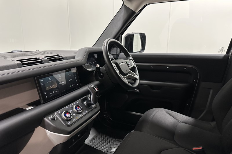 2024 (24) LAND ROVER COMMERCIAL DEFENDER 3.0 D250 Hard Top Auto [3 Seat] 5870741