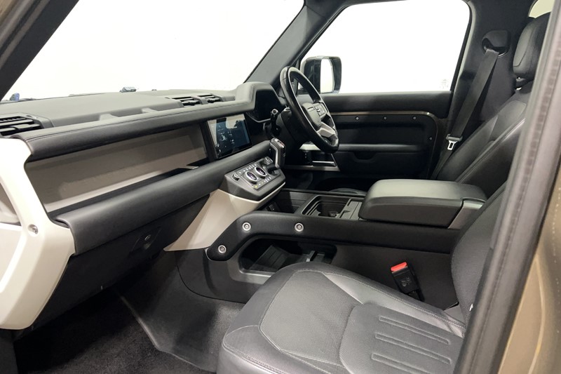 2021 (21) LAND ROVER DEFENDER 3.0 D250 X-Dynamic HSE 110 5dr Auto [7 Seat] 5838999