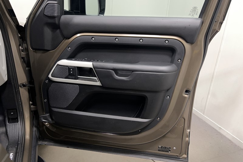 2021 (21) LAND ROVER DEFENDER 3.0 D250 X-Dynamic HSE 110 5dr Auto [7 Seat] 5838974