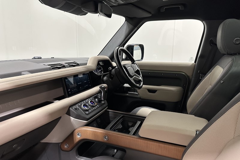 2022 (22) LAND ROVER DEFENDER 3.0 D250 X-Dynamic SE 110 5dr Auto [7 Seat] 5870962