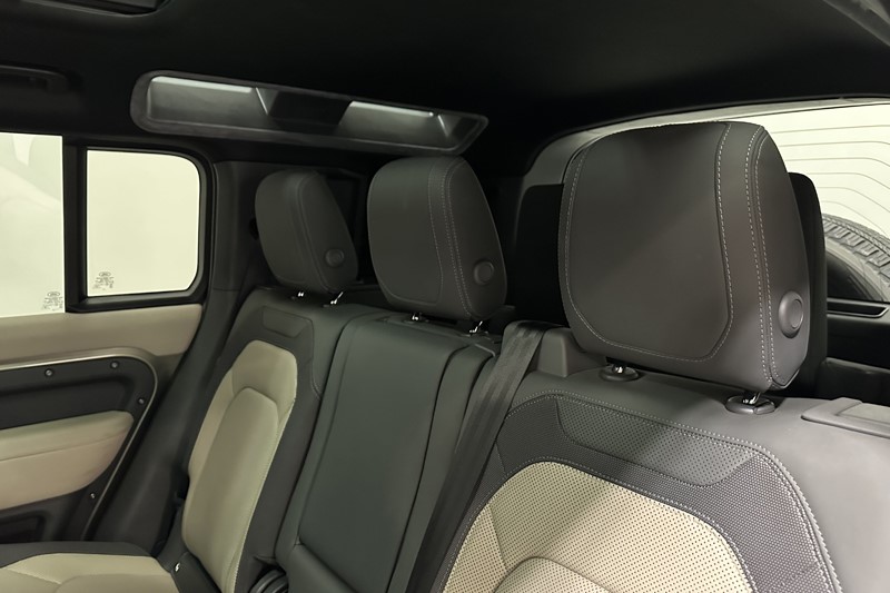 2022 (22) LAND ROVER DEFENDER 3.0 D250 X-Dynamic SE 110 5dr Auto [7 Seat] 5870965