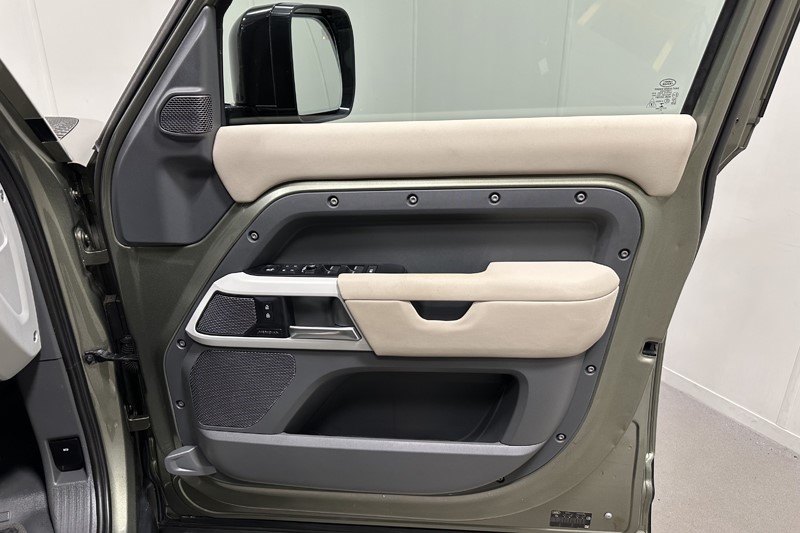 2022 (22) LAND ROVER DEFENDER 3.0 D250 X-Dynamic SE 110 5dr Auto [7 Seat] 5870936