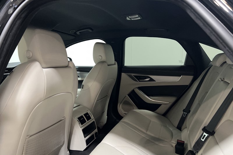 2021 (21) JAGUAR XF 2.0 D200 R-Dynamic S 4dr Auto 5850068