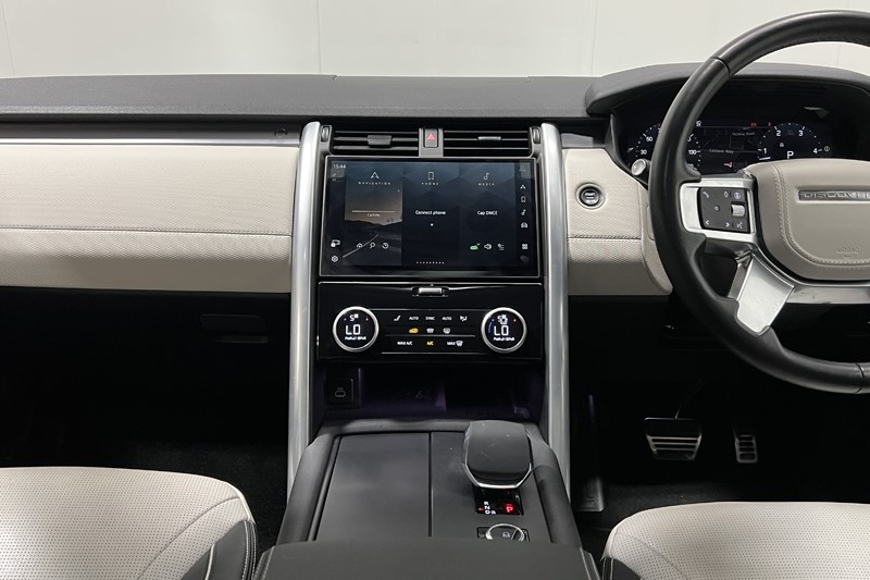 2024 (24) LAND ROVER DISCOVERY 3.0 D300 Dynamic HSE 5dr Auto 5856474