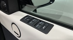 2024 (24) LAND ROVER DISCOVERY 3.0 D300 Dynamic HSE 5dr Auto 5856469